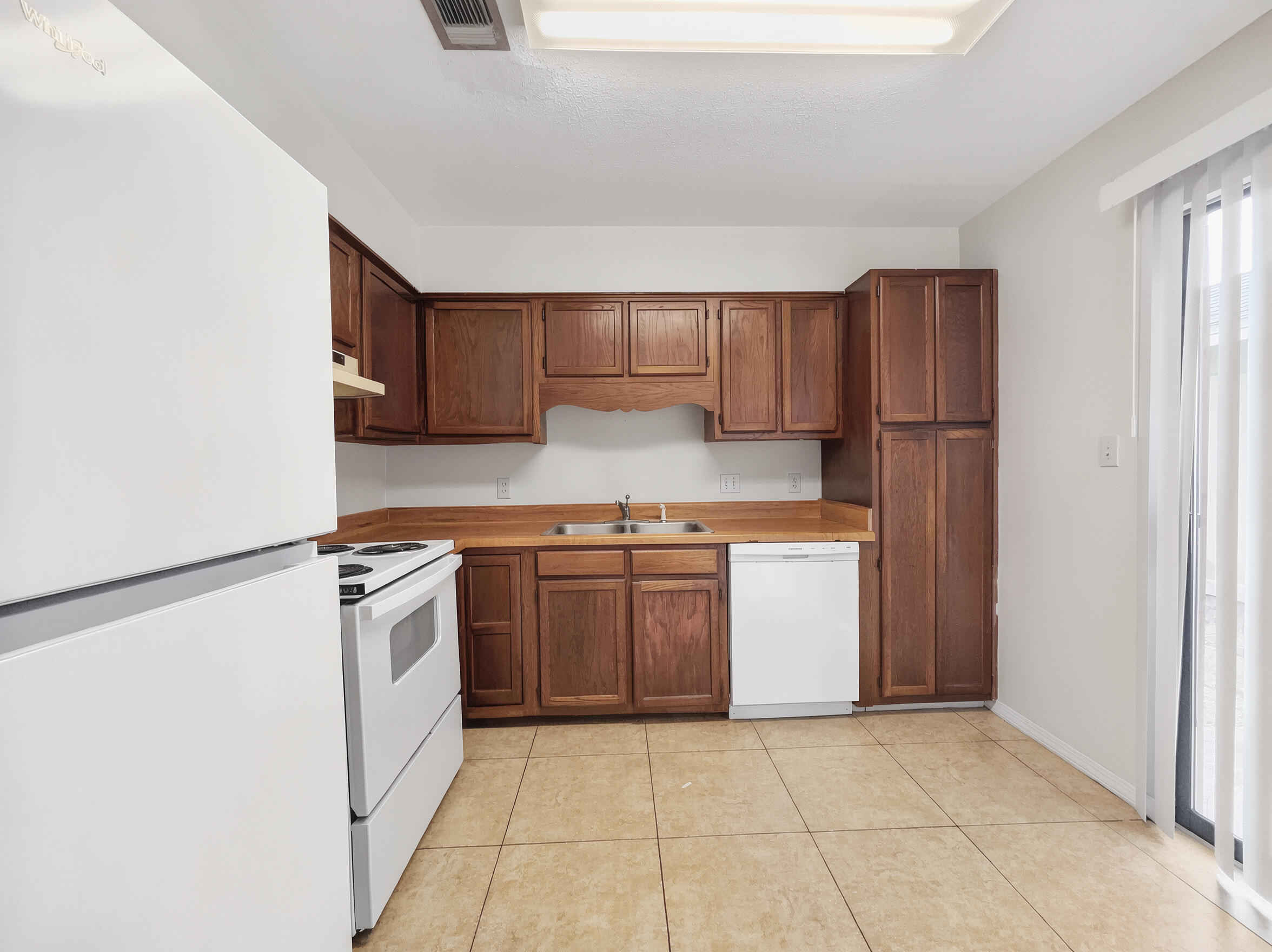 1825 Hunters Path Fort Walton Beach, FL 32547 - Photo 8 of 13 1825-Hunters-Path_interior-kitchen-3_4