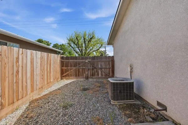 $399,900 | 647 Ward Avenue, Patterson, CA 95363