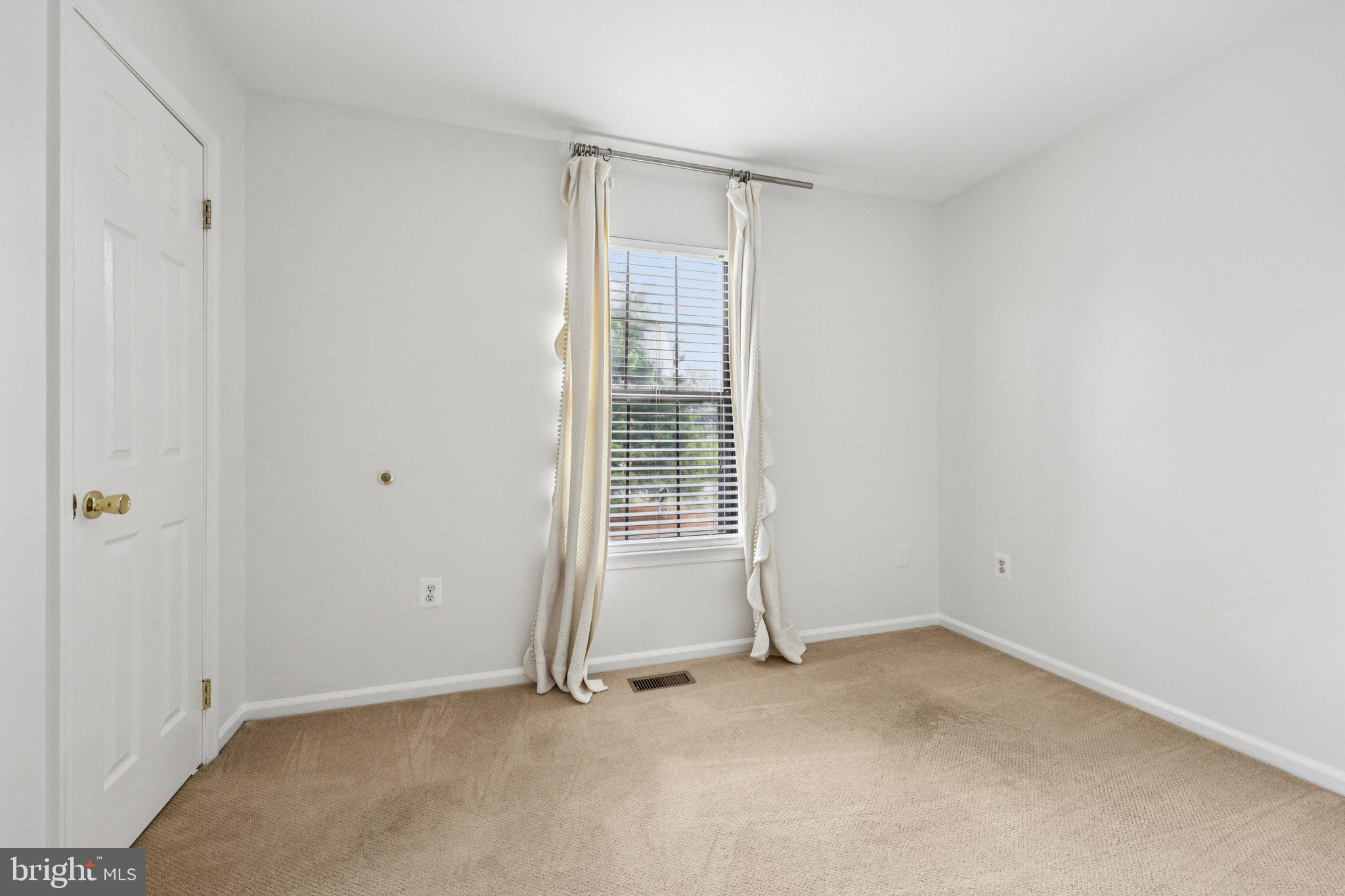 2 Berkeley Court Sterling, VA 20165 - Photo 19 of 46 an empty room with a empty space and a window