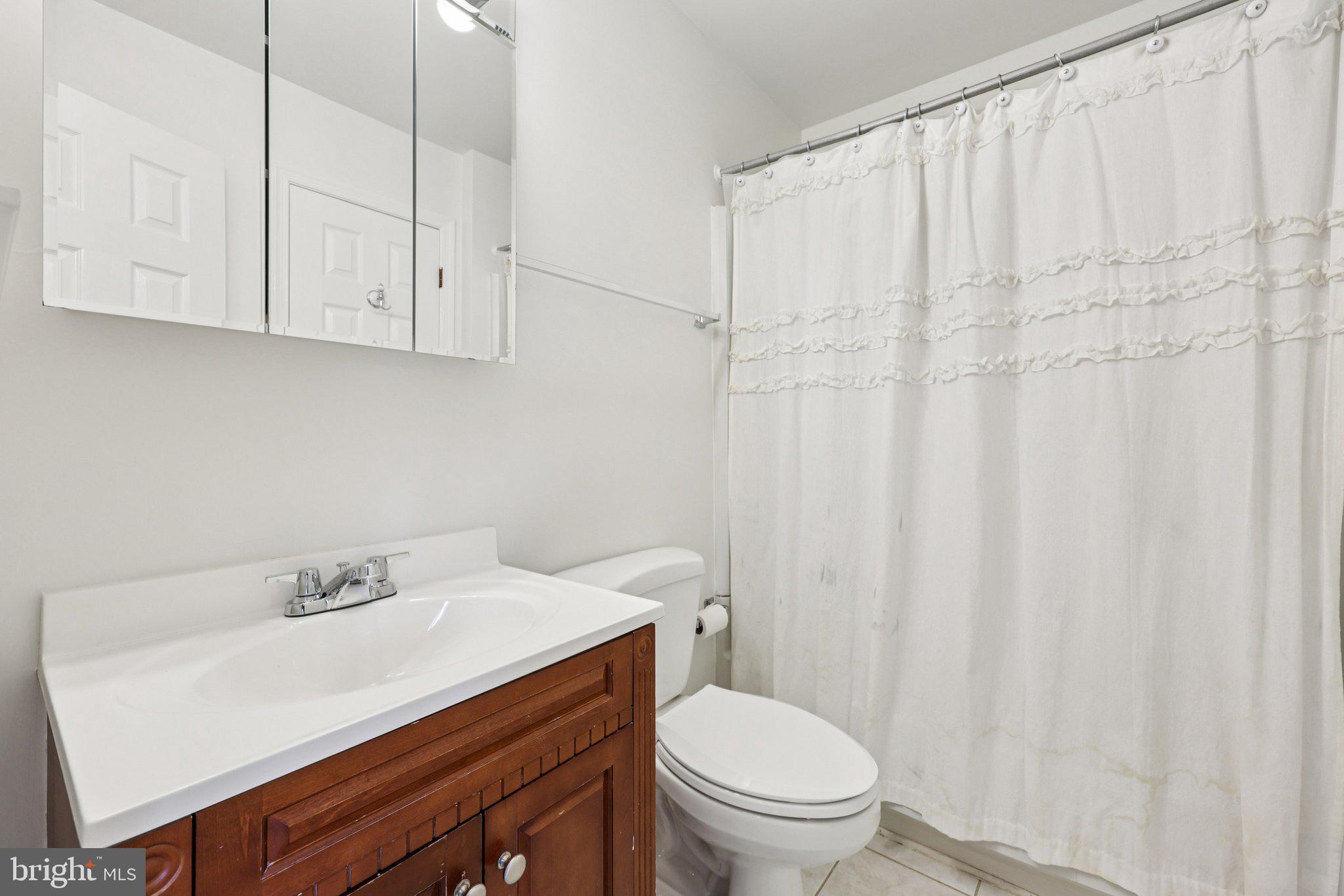 2 Berkeley Court Sterling, VA 20165 - Photo 21 of 46 a bathroom with a sink a toilet and vanity