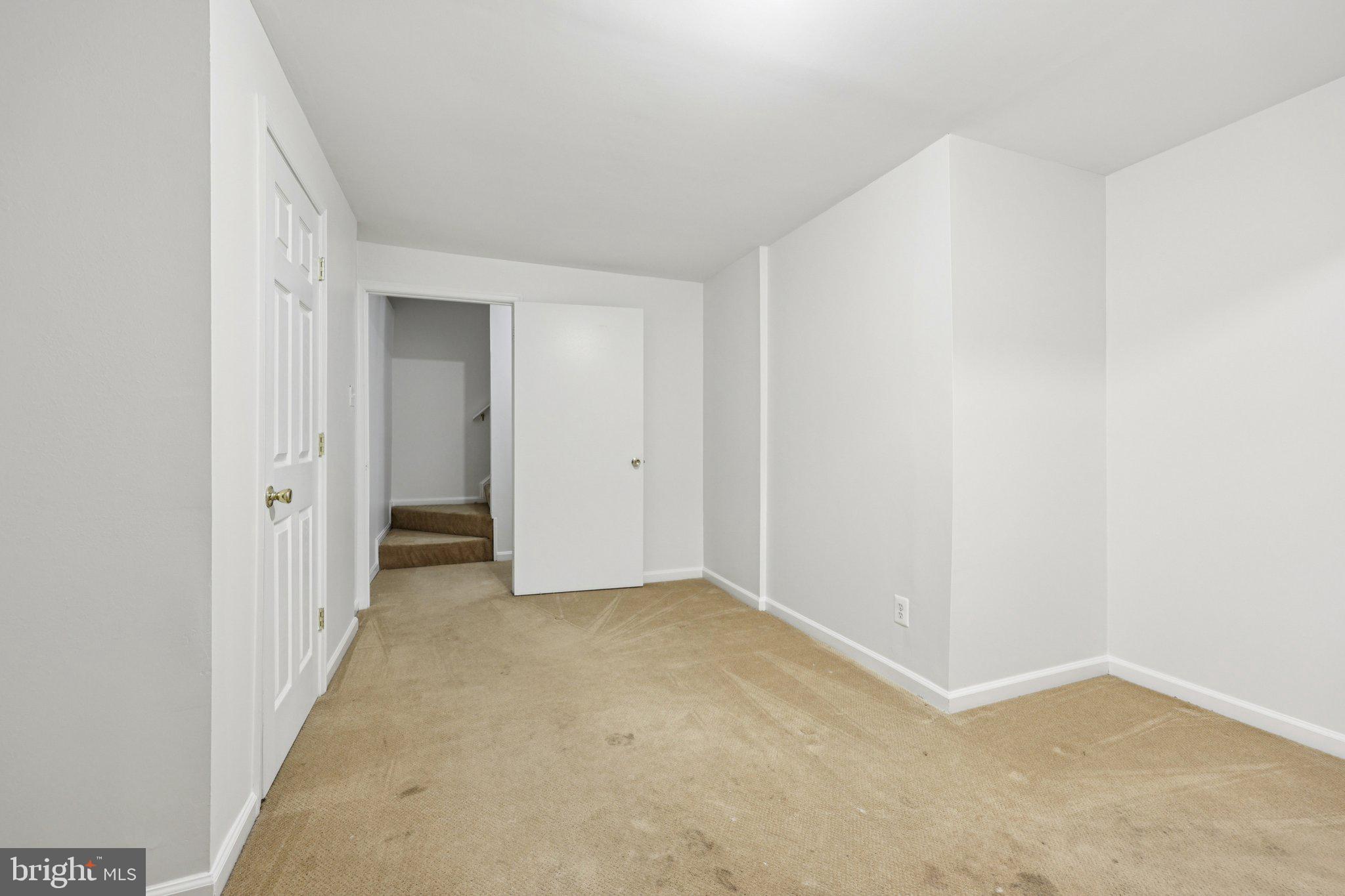 2 Berkeley Court Sterling, VA 20165 - Photo 30 of 46 an empty room with a hallway