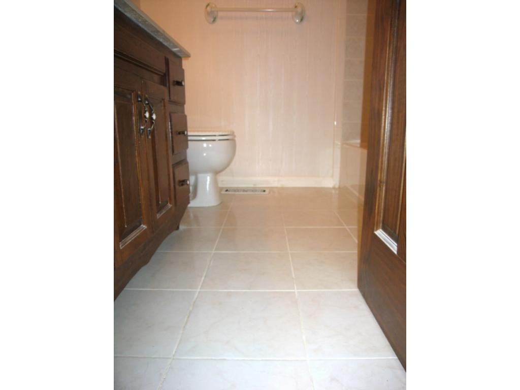416 Johnson Chapel Road Bristol, TN 37620 - Photo 17 of 36 Tile Bath Flooring
