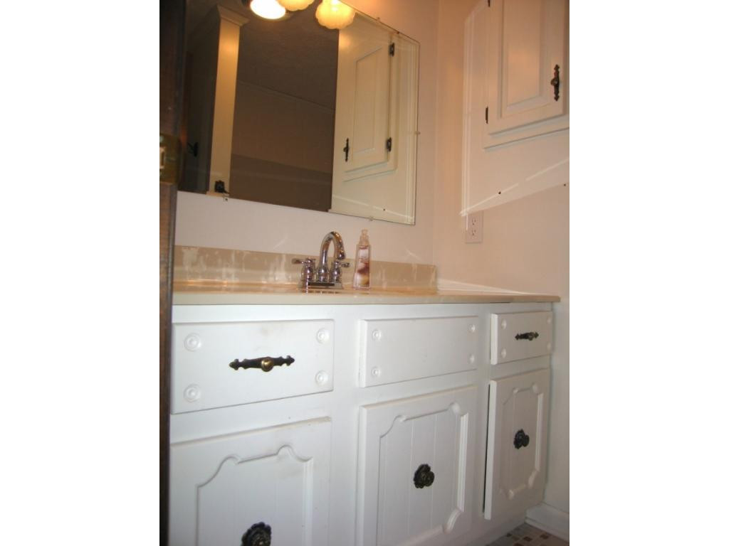 416 Johnson Chapel Road Bristol, TN 37620 - Photo 19 of 36 Mstr Bath