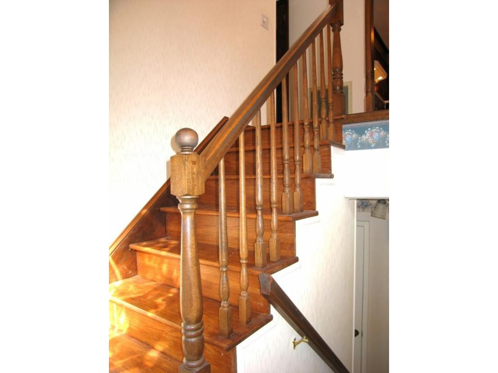 416 Johnson Chapel Road Bristol, TN 37620 - Photo 23 of 36 Handsome Oak Staircase