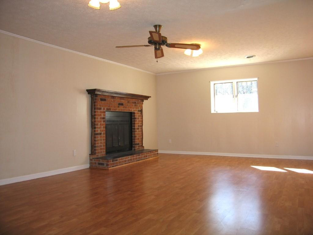 416 Johnson Chapel Road Bristol, TN 37620 - Photo 24 of 36 Bright Spacious Fam Rm