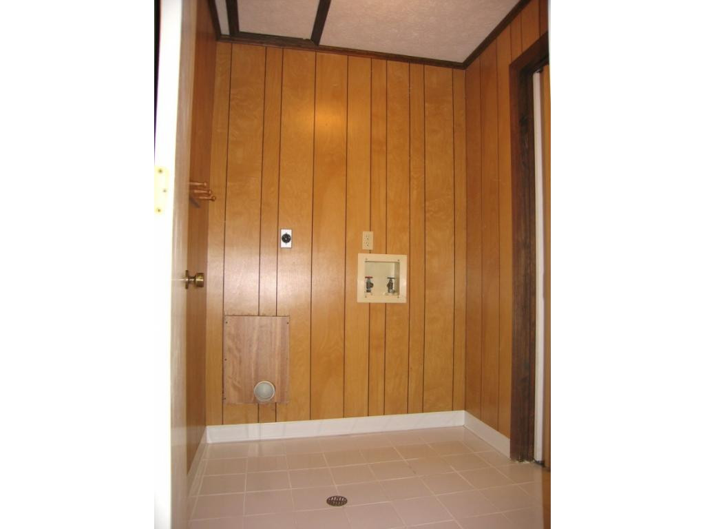 416 Johnson Chapel Road Bristol, TN 37620 - Photo 26 of 36 Laun Rm HalfBath