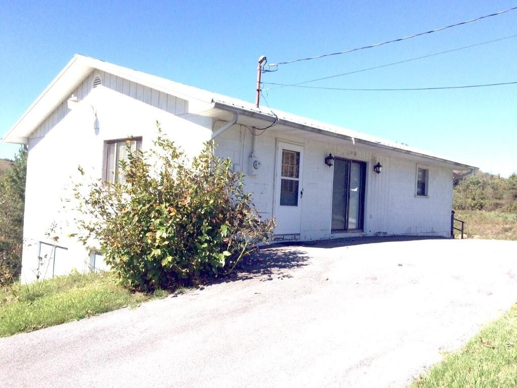 416 Johnson Chapel Road Bristol, TN 37620 - Photo 27 of 36 Guest House and Shop