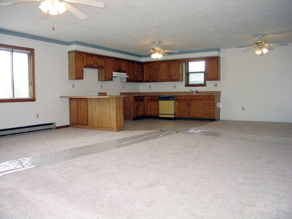 416 Johnson Chapel Road Bristol, TN 37620 - Photo 28 of 36 Guest House Great Room