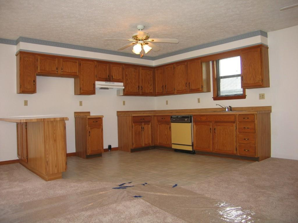 416 Johnson Chapel Road Bristol, TN 37620 - Photo 29 of 36 Guest Kitchen