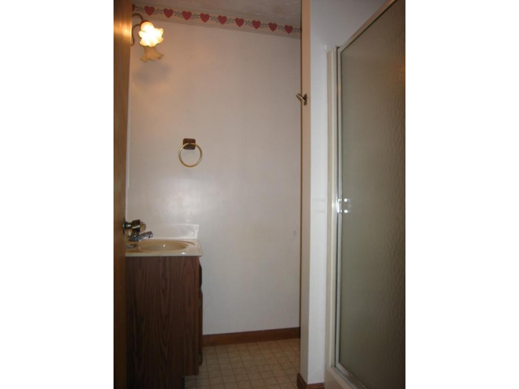 416 Johnson Chapel Road Bristol, TN 37620 - Photo 32 of 36 Guest Mstr Bath