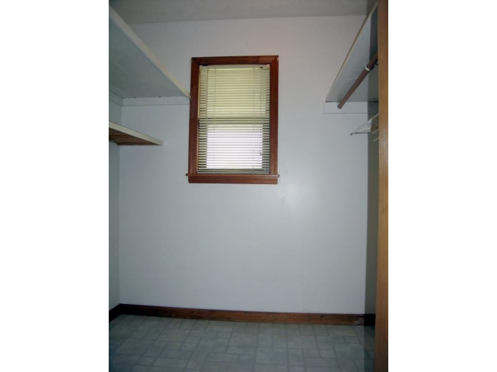416 Johnson Chapel Road Bristol, TN 37620 - Photo 33 of 36 Guest Mstr WalkIn Closet