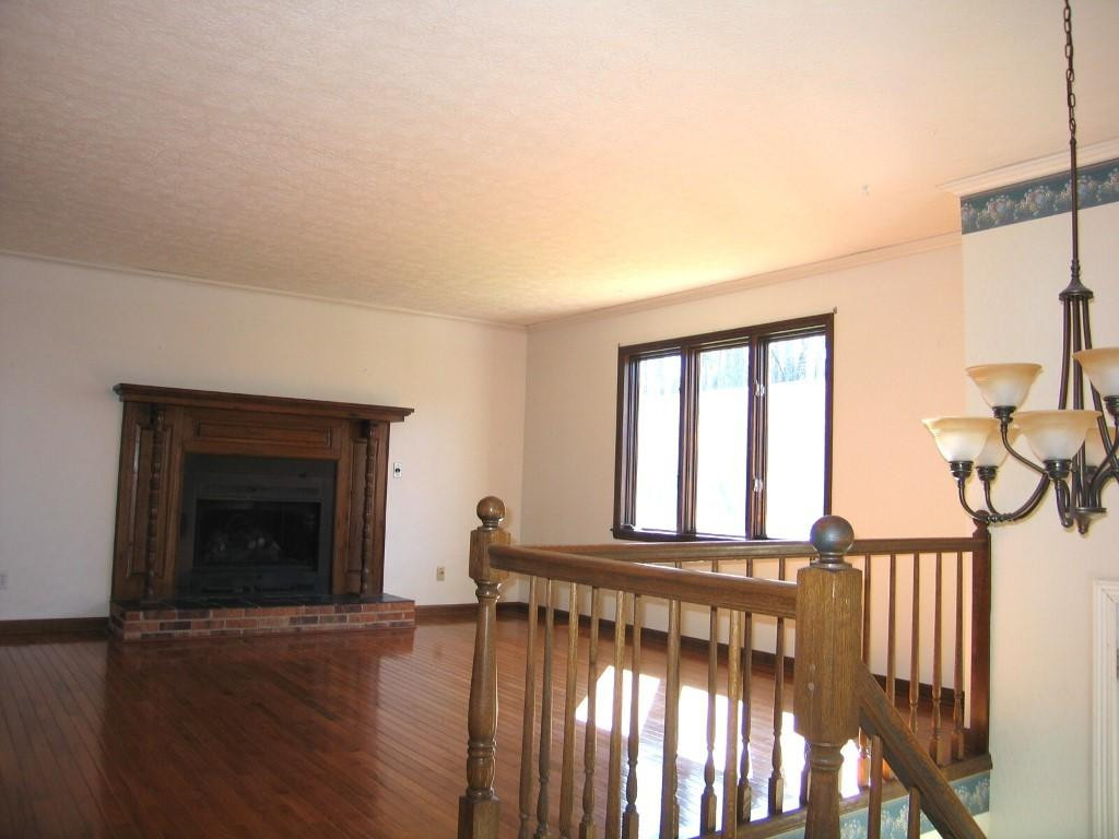 416 Johnson Chapel Road Bristol, TN 37620 - Photo 6 of 36 Spacious Liv Rm Area