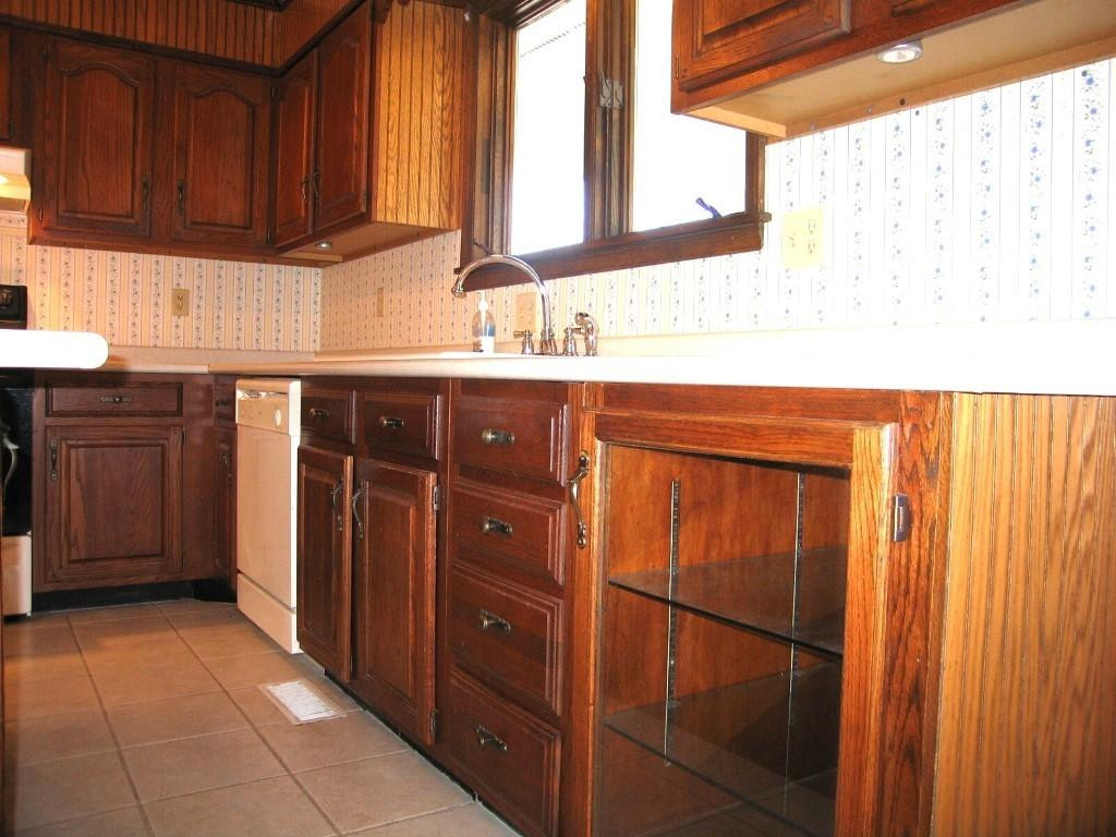 416 Johnson Chapel Road Bristol, TN 37620 - Photo 9 of 36 Custom Crafted Cabinetry