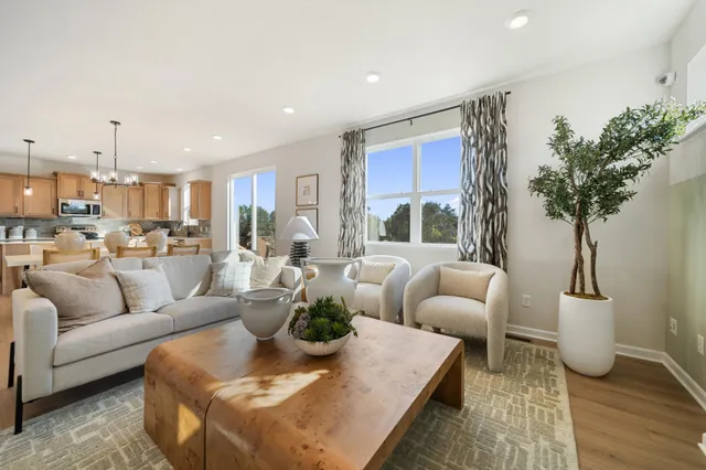 $646,875 | 1005 Annagaire Curve, Rosemount, MN 55068