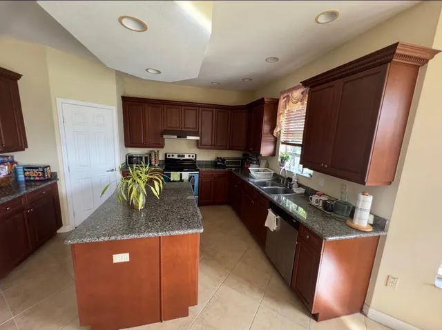 $910,000 | 2709 Shaughnessy Drive, Wellington, FL 33414