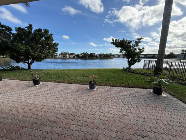 $910,000 | 2709 Shaughnessy Drive, Wellington, FL 33414