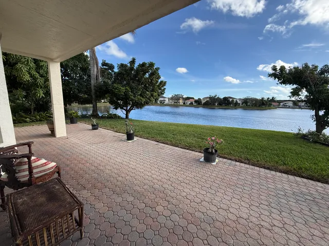 $910,000 | 2709 Shaughnessy Drive, Wellington, FL 33414