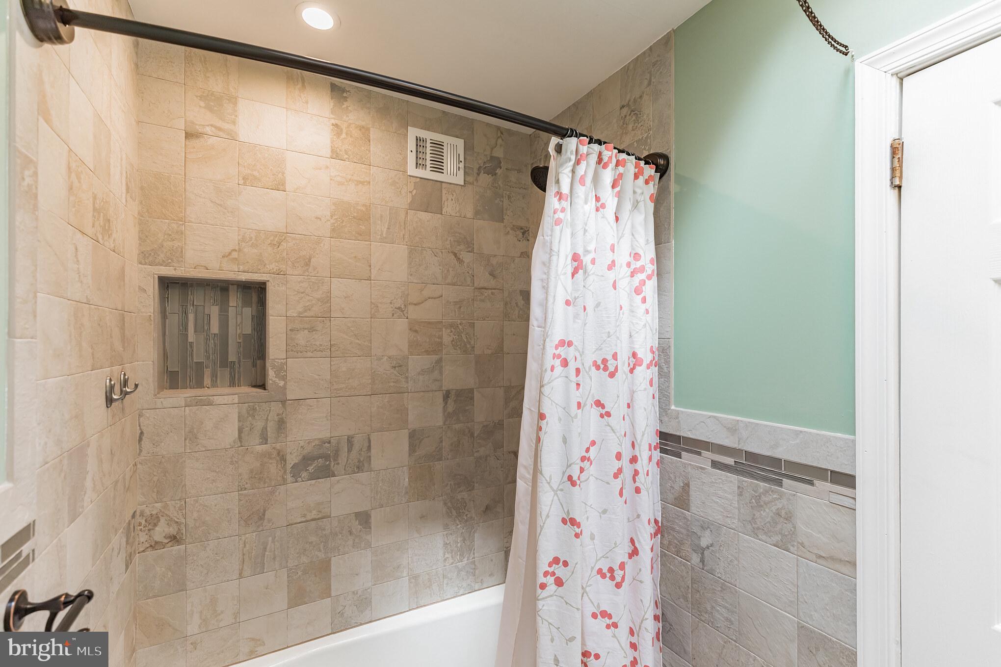 11842 Colman Road Philadelphia, PA 19154 - Photo 13 of 25 Gallery Image 13