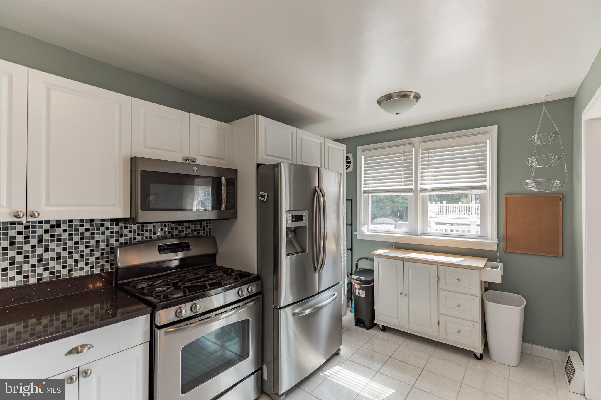 11842 Colman Road Philadelphia, PA 19154 - Photo 9 of 25 Gallery Image 9