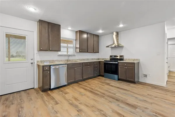 $1,750 | 6934 Simmons Drive, Lone Oak, TX 75453