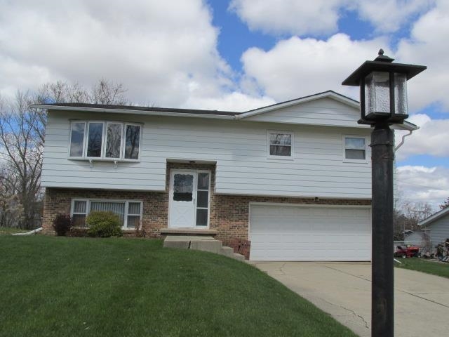 1932 West Middlebury Road Freeport, IL 61032 - Photo 3 of 28 Gallery Image 3