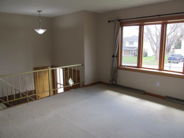 1932 West Middlebury Road Freeport, IL 61032 - Photo 5 of 28 Gallery Image 5