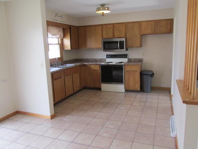 1932 West Middlebury Road Freeport, IL 61032 - Photo 7 of 28 Gallery Image 7