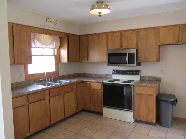 1932 West Middlebury Road Freeport, IL 61032 - Photo 8 of 28 Gallery Image 8