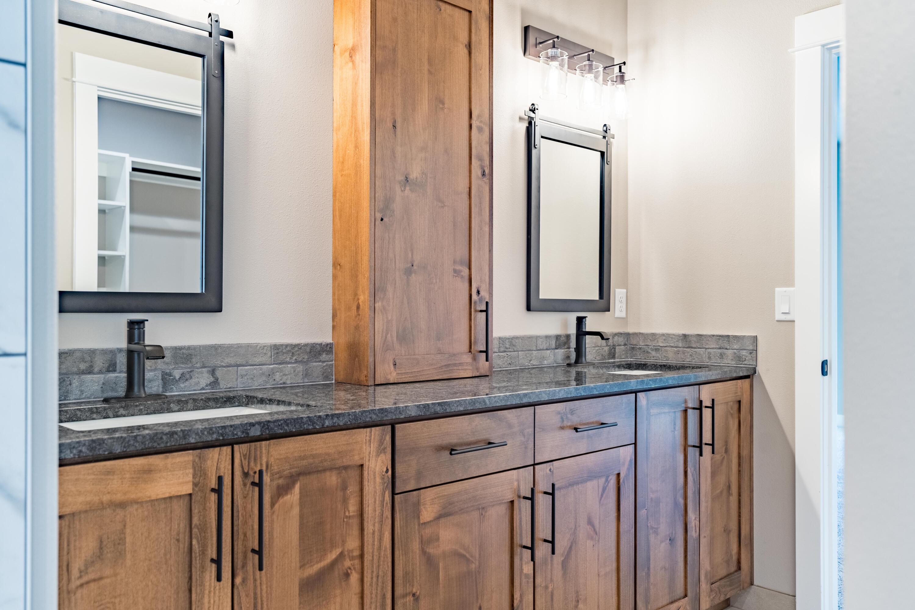 16099 Dyke Road La Pine, OR 97739 - Photo 23 of 37 Primary Bathroom