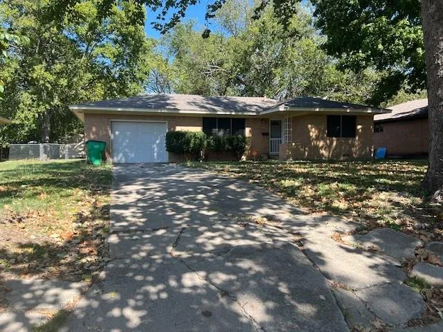 $1,425 | 1711 Harris Street, Gainesville, TX 76240