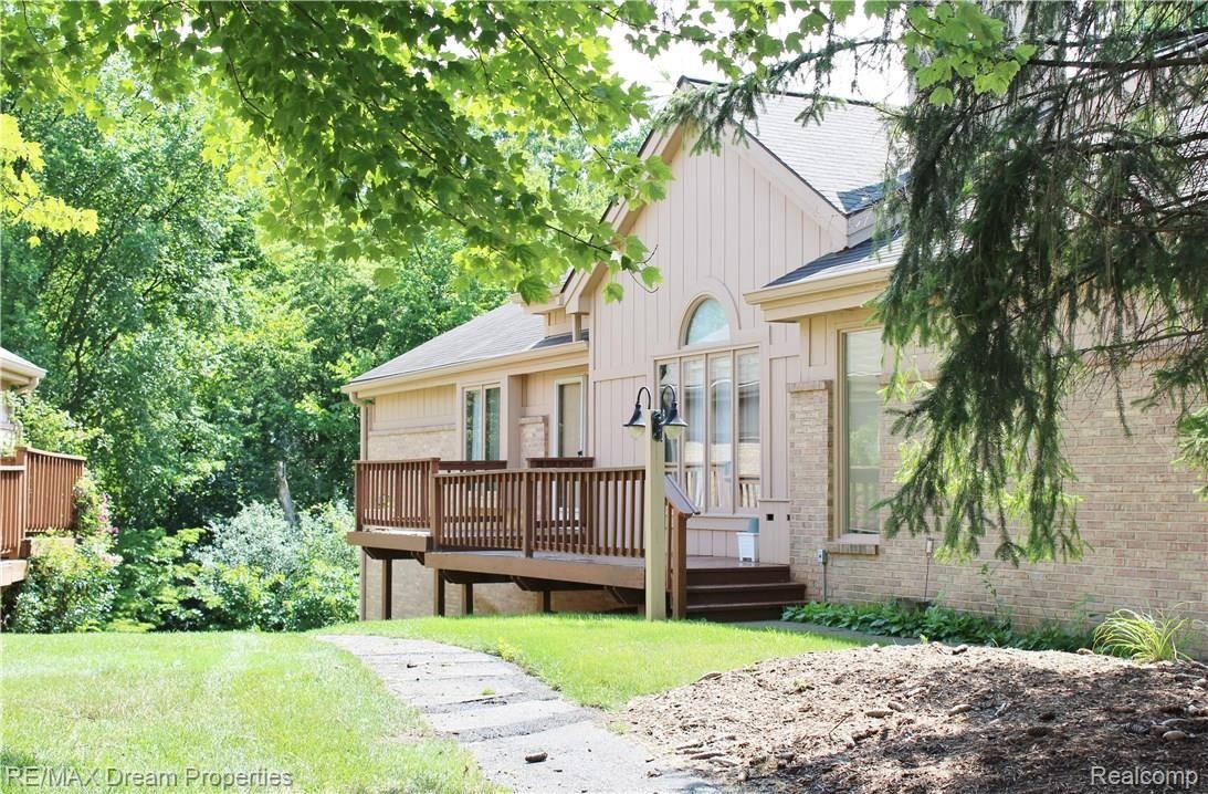 21860 River Ridge Trail Farmington, MI 48335 - Photo 2 of 6 FRONT ENTRANCE