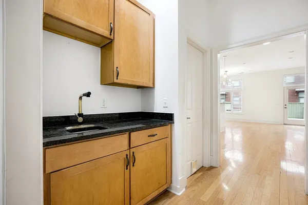 $2,450 | 614 Tennessee Street, Unit 201, Memphis, TN 38103