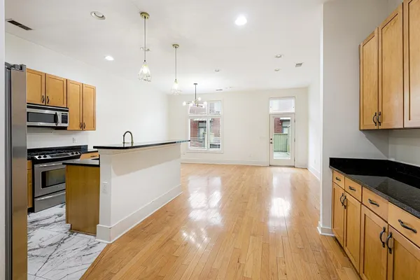 $2,450 | 614 Tennessee Street, Unit 201, Memphis, TN 38103