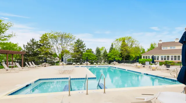 $329,900 | 21546 Victory Lake Way, Crest Hill, IL 60403