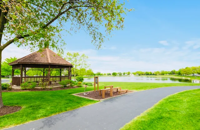 $329,900 | 21546 Victory Lake Way, Crest Hill, IL 60403