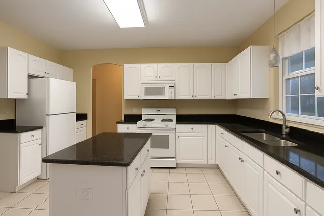 $329,900 | 21546 Victory Lake Way, Crest Hill, IL 60403