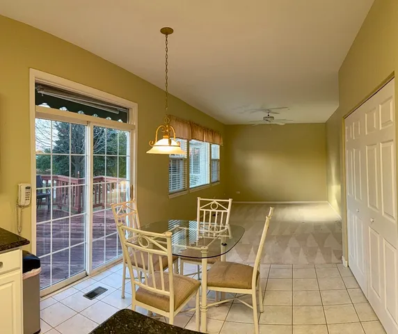 $329,900 | 21546 Victory Lake Way, Crest Hill, IL 60403