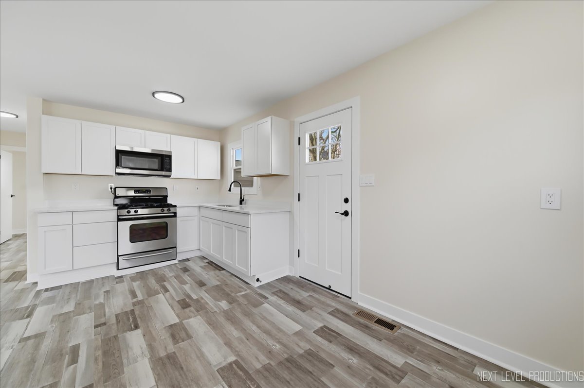 1401 Seminole Drive Ottawa, IL 61350 - Photo 7 of 24 a kitchen with sink cabinets and stainless steel appliances