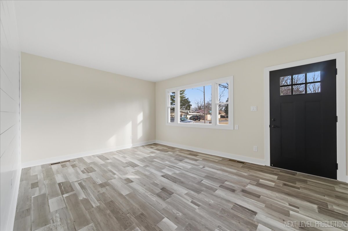 1401 Seminole Drive Ottawa, IL 61350 - Photo 10 of 24 a view of empty room with wooden floor
