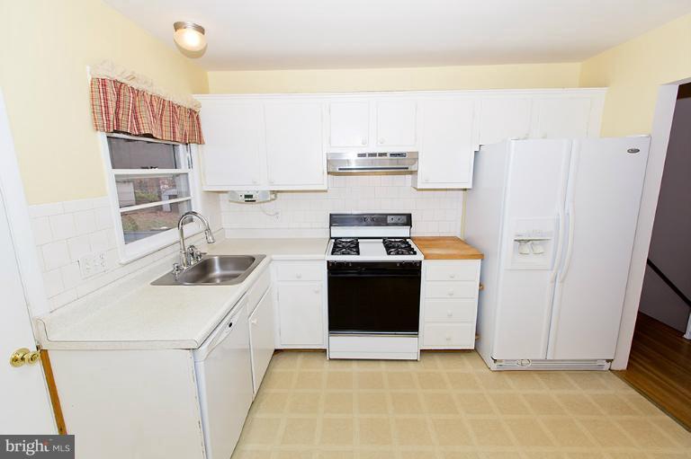4311 Lees Corner Road Chantilly, VA 20151 - Photo 11 of 30 Kitchen