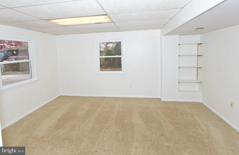 4311 Lees Corner Road Chantilly, VA 20151 - Photo 18 of 30 Family Room