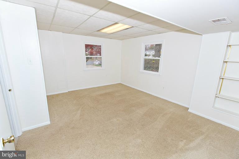 4311 Lees Corner Road Chantilly, VA 20151 - Photo 19 of 30 Family Room