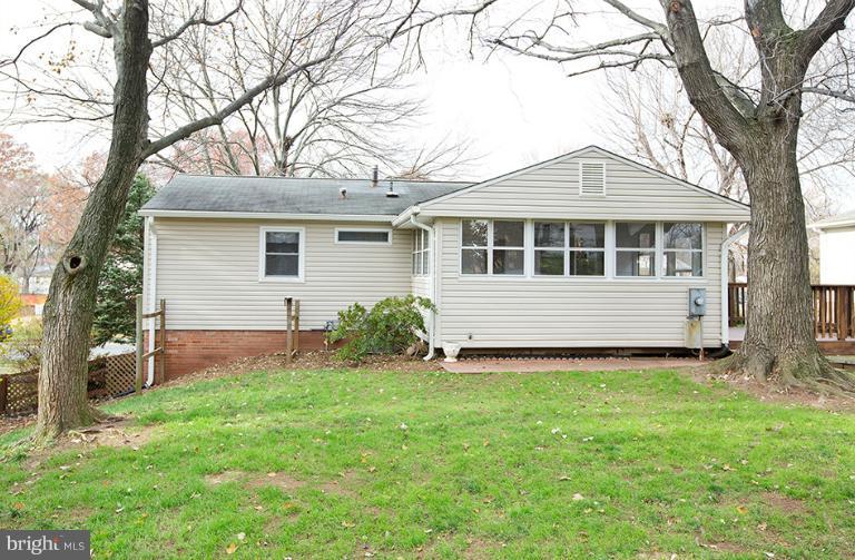 4311 Lees Corner Road Chantilly, VA 20151 - Photo 25 of 30 Exterior (Rear)