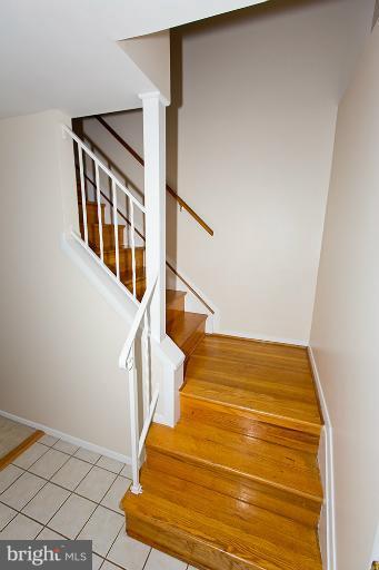 4311 Lees Corner Road Chantilly, VA 20151 - Photo 6 of 30 Staircase
