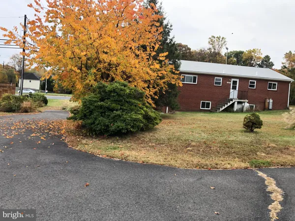 $2,950 | 12627 Buckleys Gate Drive, Fairfax, VA 22030