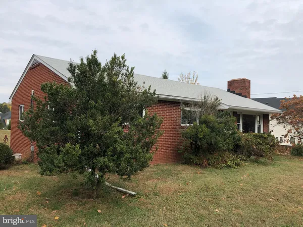 $2,950 | 12627 Buckleys Gate Drive, Fairfax, VA 22030