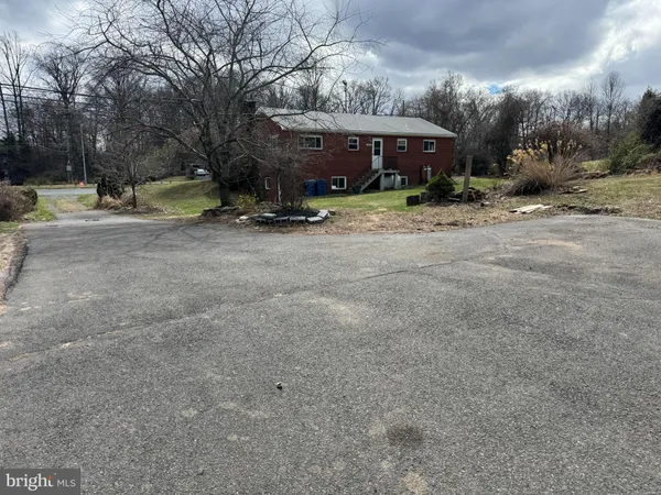$2,950 | 12627 Buckleys Gate Drive, Fairfax, VA 22030