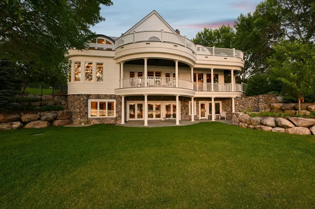 $2,900,000 | 5461 Quimby Avenue Northwest, Annandale, MN 55302