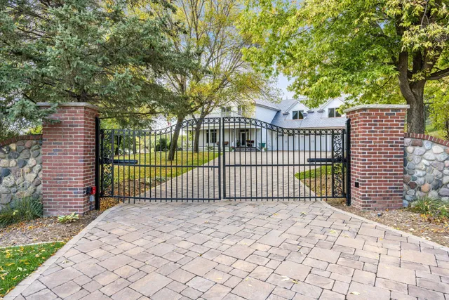 $2,900,000 | 5461 Quimby Avenue Northwest, Annandale, MN 55302