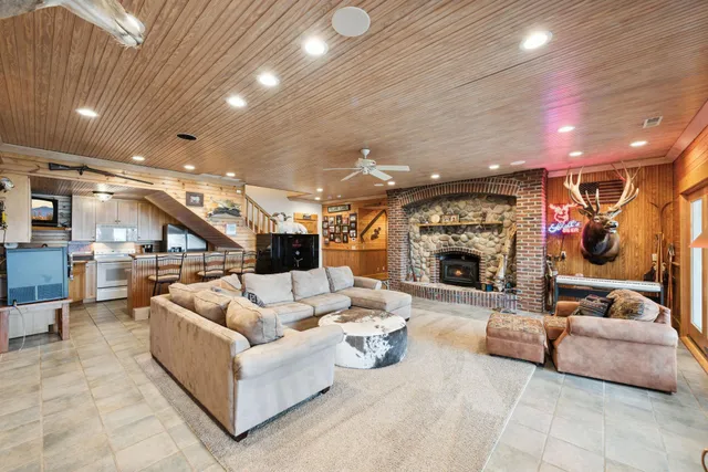 $2,900,000 | 5461 Quimby Avenue Northwest, Annandale, MN 55302